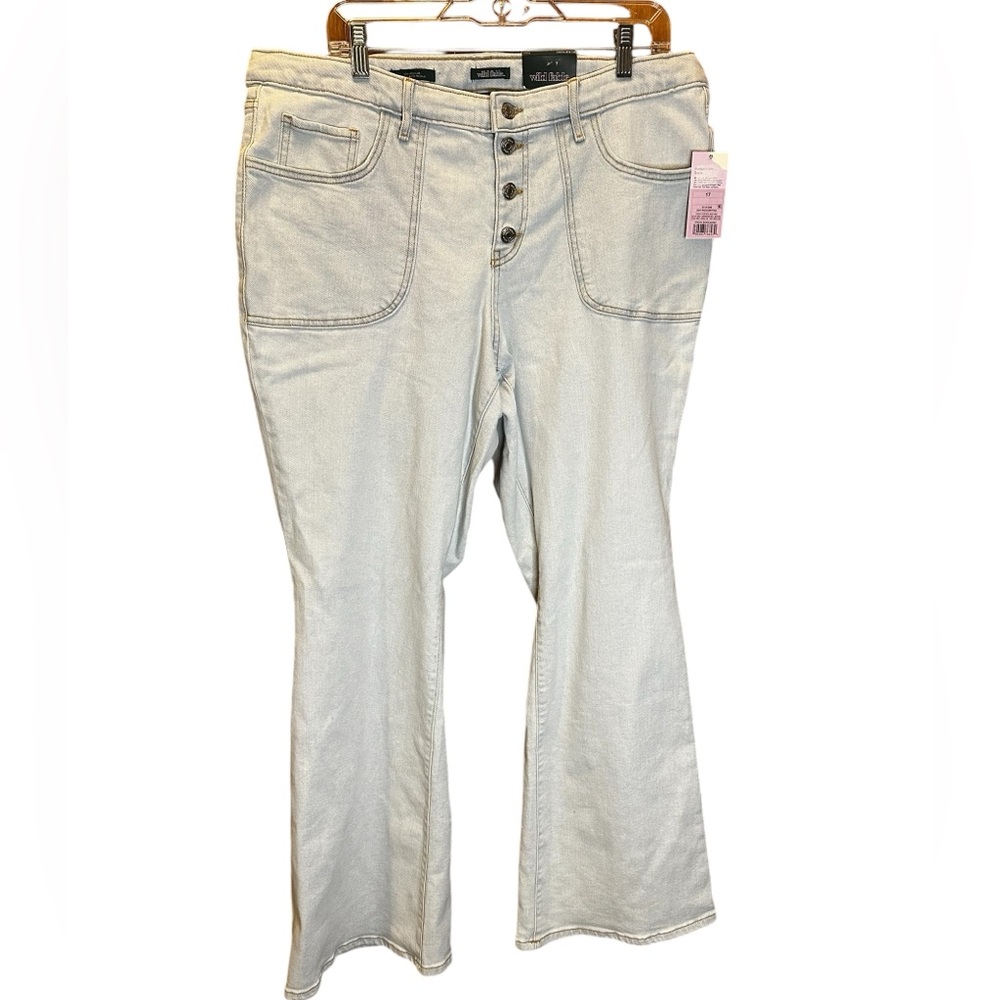 Wild Fable Low Rise Flare Light Wash Denim Jeans Button Fly NWT Trendy Size 17